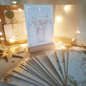 Calendrier de l'Avent catholique illustré 2025 - 27 cartes finition dorure - Illustration originale ©Les Petits Brins d’Olivier – Isabelle Monnerot-Dumaine.